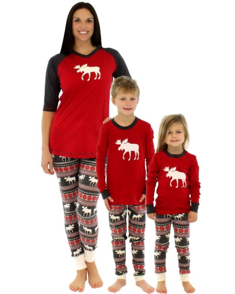 Christmas kiss print family pajamas